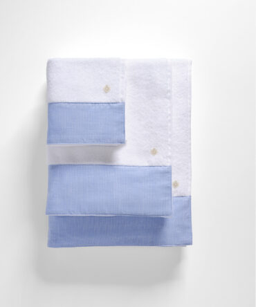 CONJUNTO TOALHAS BRANCAS COM APLICAÇÃO RISCAS - AZUL