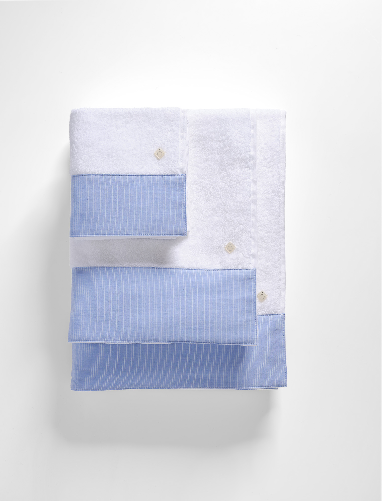 CONJUNTO TOALHAS BRANCAS COM APLICAÇÃO RISCAS - AZUL