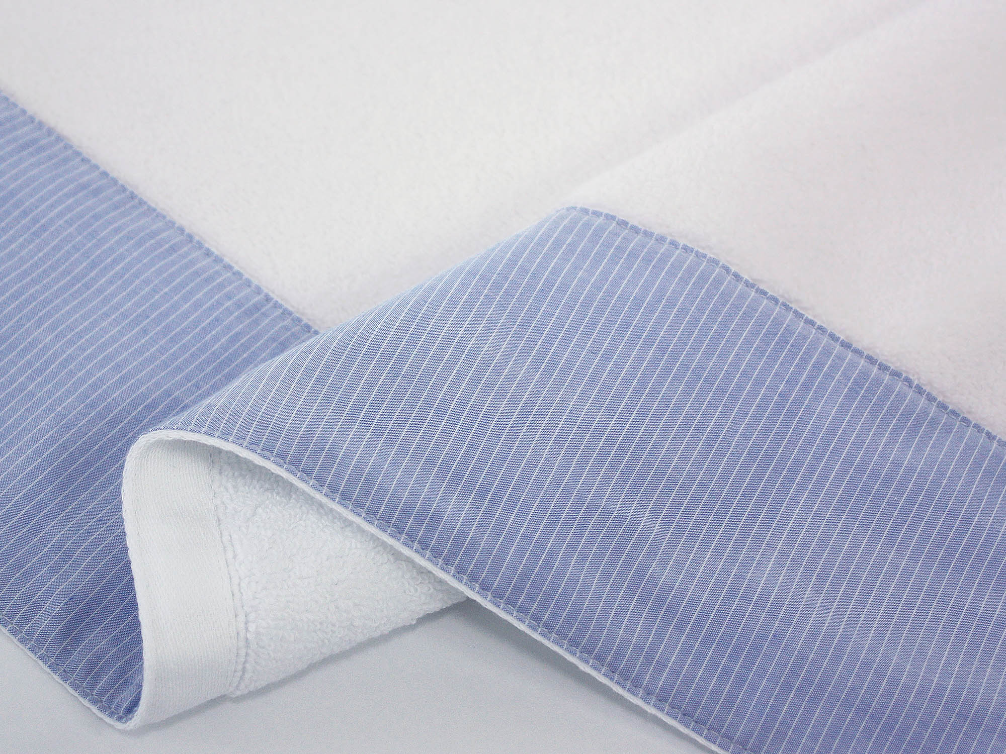 CONJUNTO TOALHAS BRANCAS COM APLICAÇÃO RISCAS - AZUL - Imagem 2