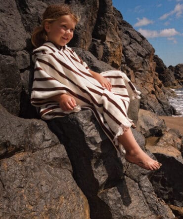 PONCHO PRAIA RISCAS CASTANHO