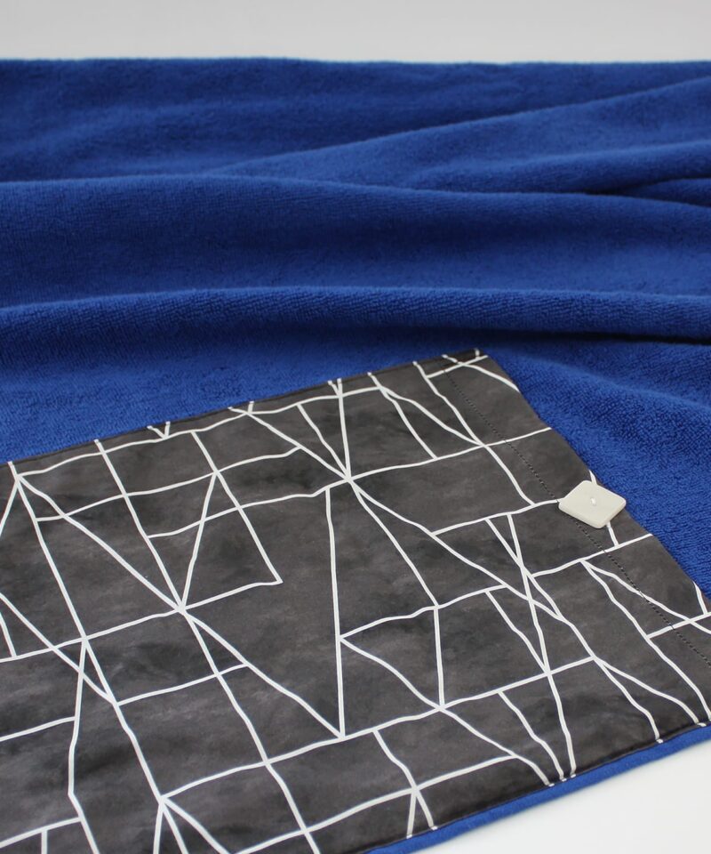 GEOMETRIC TOWEL