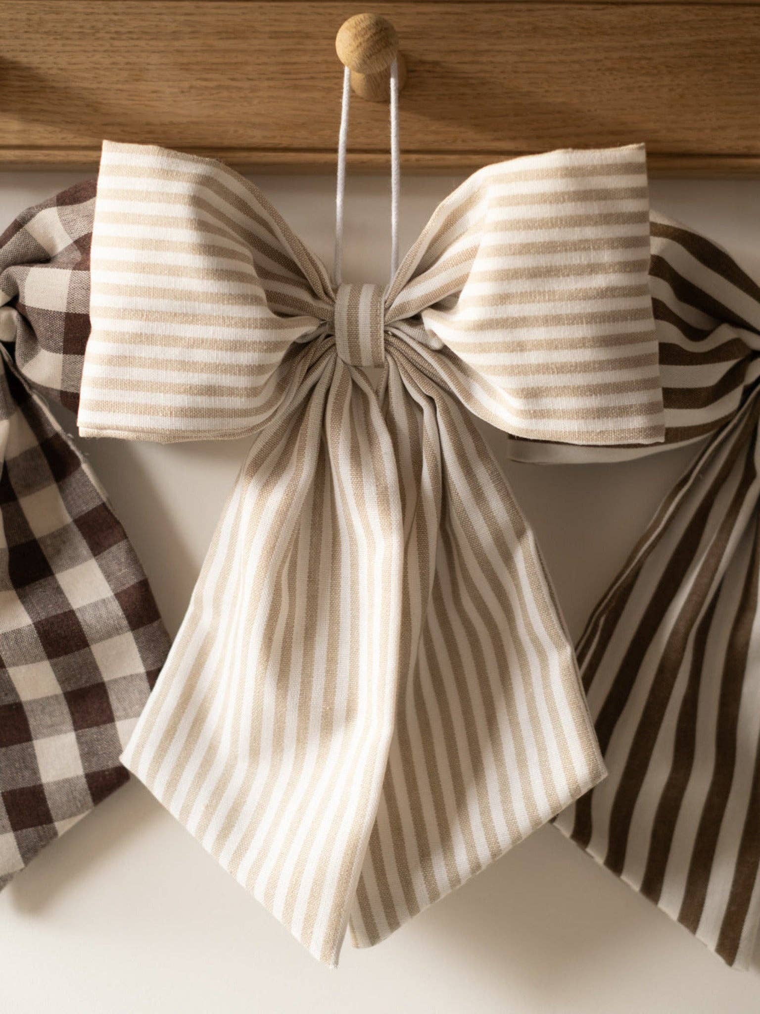 LAÇO DECORATIVO DE NATAL - Riscas Bege e Branco - Imagem 2